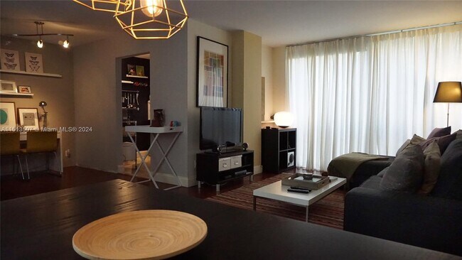 Foto del edificio - 16909 N Bay Rd