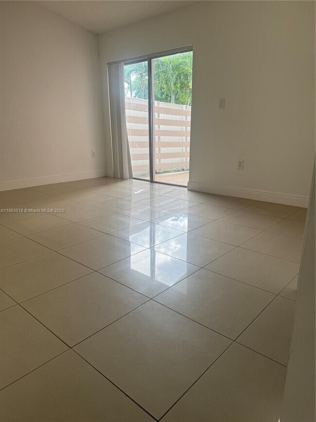 Foto del edificio - 14570 SW 145th Pl