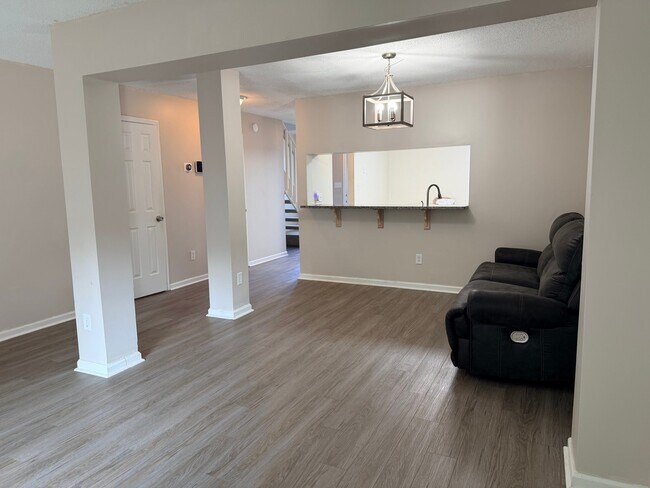 Foto del edificio - 4515 Renwood Ct