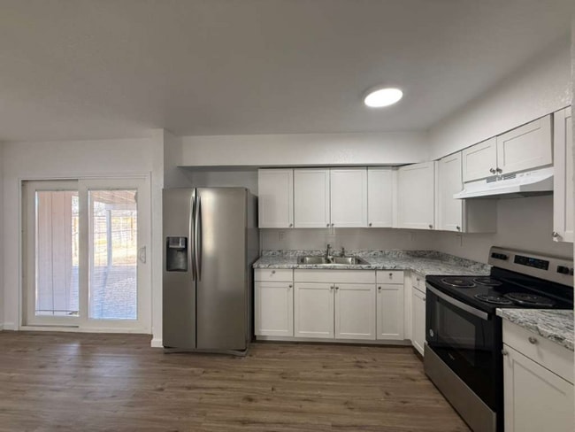 Foto del edificio - 6718 Pear Tree