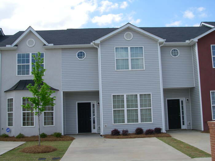 Clean Townhome Near Shopping (Lovejoy) Townhouse for Rent in Hampton