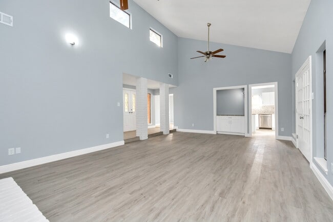 Building Photo - 3514 Summit Ln