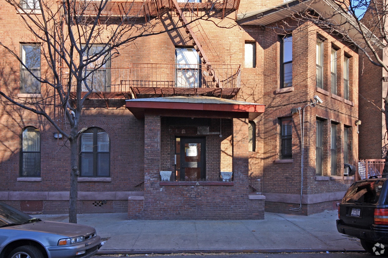 Building Photo - 305 Decatur St