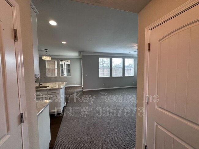 Building Photo - 4008 Rosalina Dr