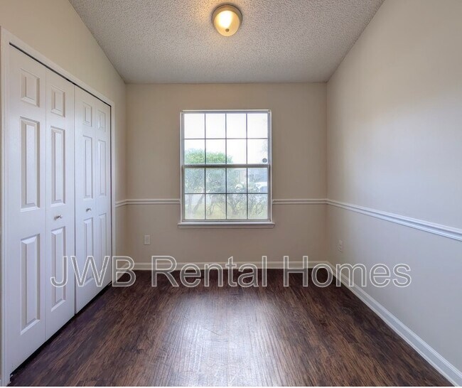 Building Photo - 8564 Mayall Dr