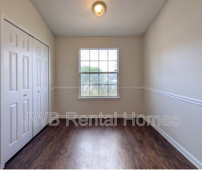 Foto del edificio - 8564 Mayall Dr