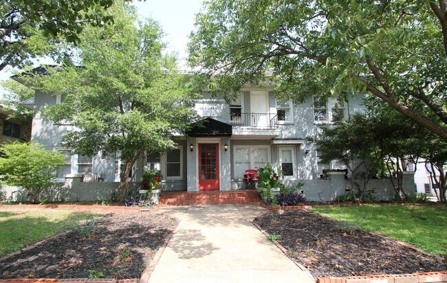 Foto del edificio - Charming 2/1 Downstairs Apartment Unit w/ ...