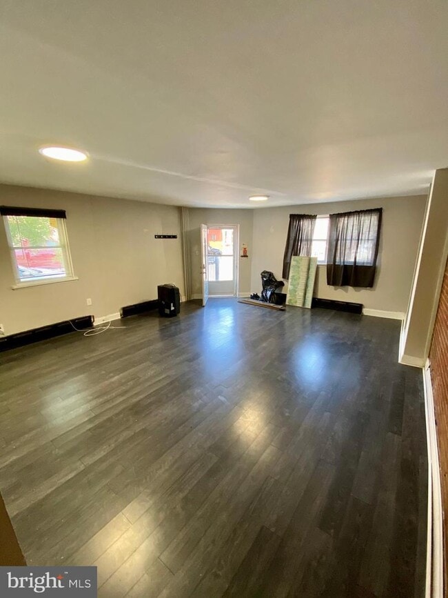Foto del edificio - 2400 E Dauphin St