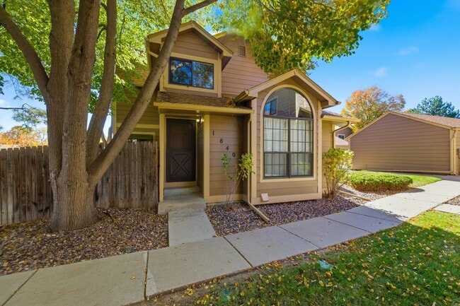 Deer Pointe Village Townhome Feautures 2 P... - Deer Pointe Village Townhome Feautures 2 P...