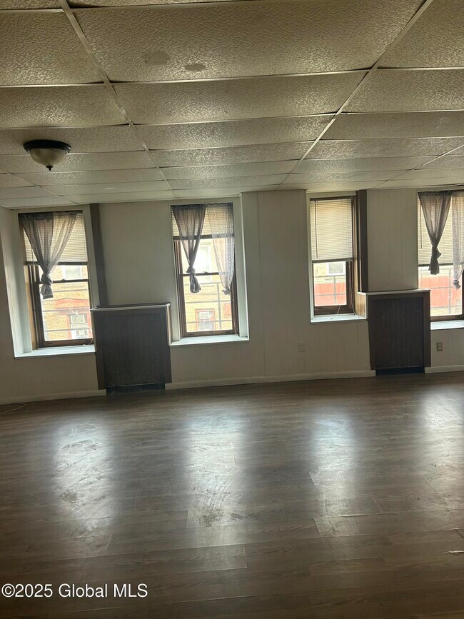 Foto del edificio - 300 Ontario St