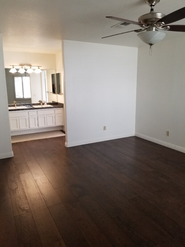 Foto del edificio - 10121 Greenleaf Rd