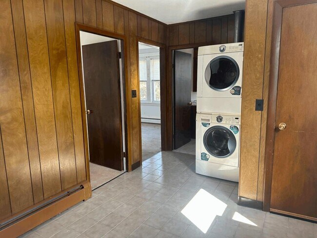 Foto del edificio - 246 George Waterman Rd