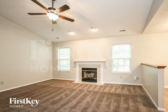 Foto del edificio - 557 E Pine Ridge Dr