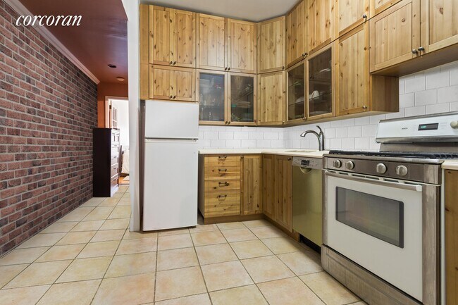 Building Photo - 132 St Marks Pl