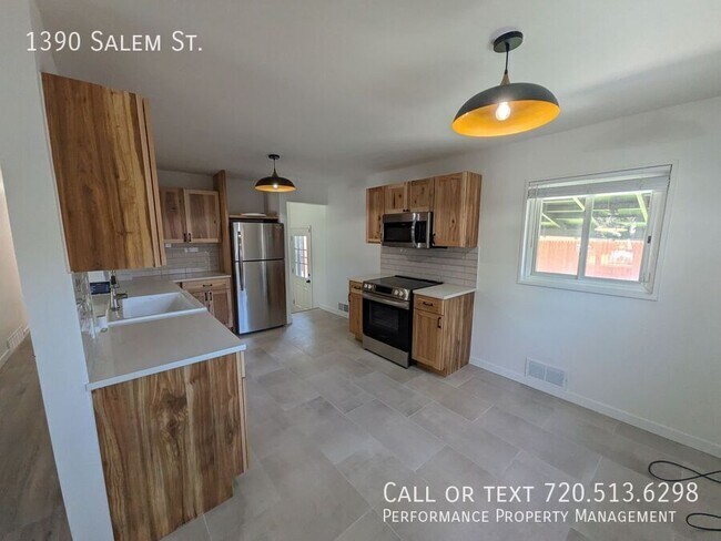 Foto del edificio - 1390 Salem St