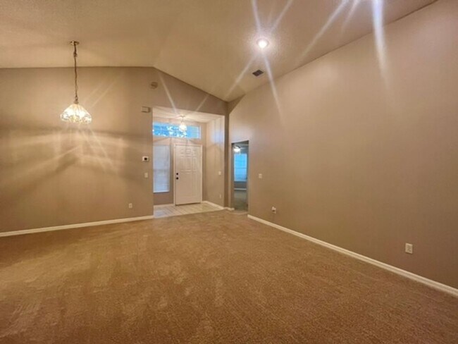 Building Photo - Hunter's Creek - 3 Bedroom, 2 Bathroom Poo...