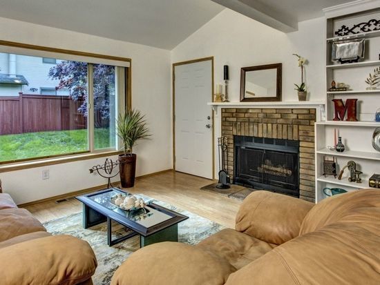 Building Photo - Beautiful 2 story Townhome in Juanita Kirk...