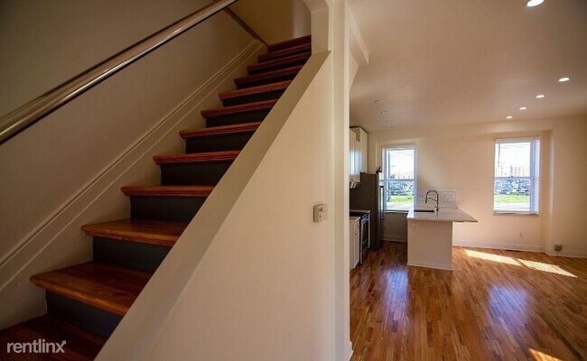 Building Photo - 2 br, 2 bath Townhome - 5811 W Patterson Ave