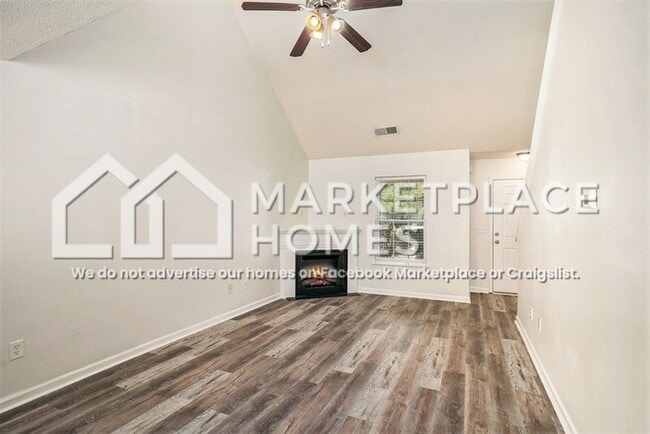 Building Photo - 600 Henni Cir