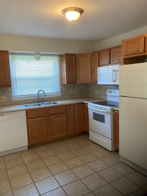 Foto del edificio - 6151 Rosslyn Ave