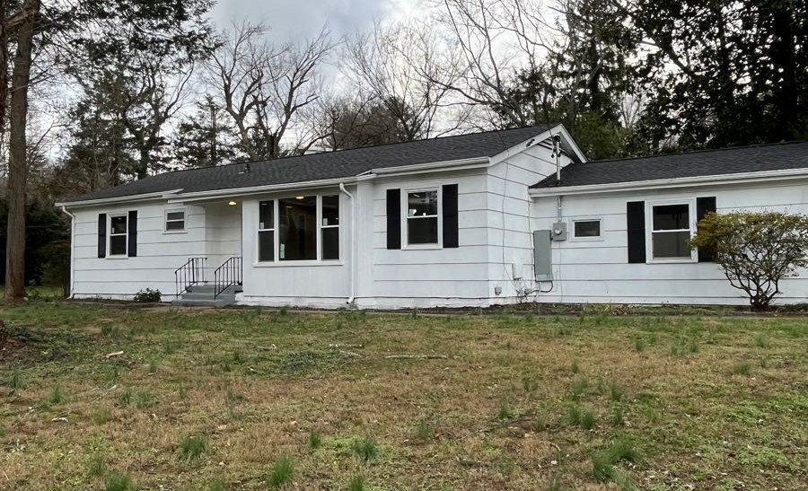 Foto principal - Remodeled rancher in Tower Heights