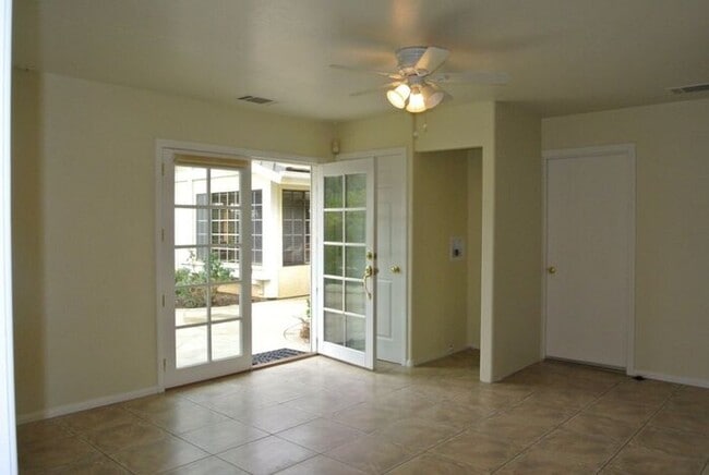 Building Photo - 1020 Little Gopher Canyon Rd