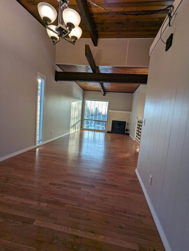 Building Photo - 113 Rundlewood Ln NE
