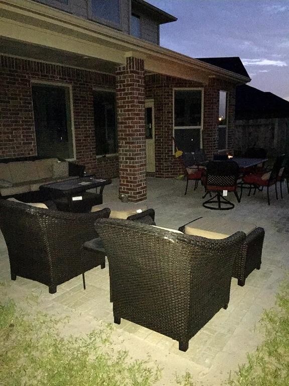 Foto del edificio - 9707 Dry Creek Ct