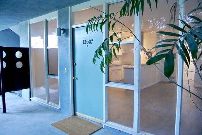 Building Photo - 13007 Montana Ave