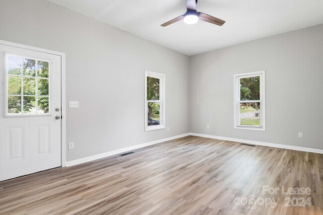 Foto del edificio - 1586 3rd St Dr NE
