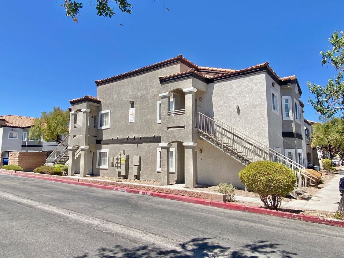 Foto principal - 6160 Rumrill St