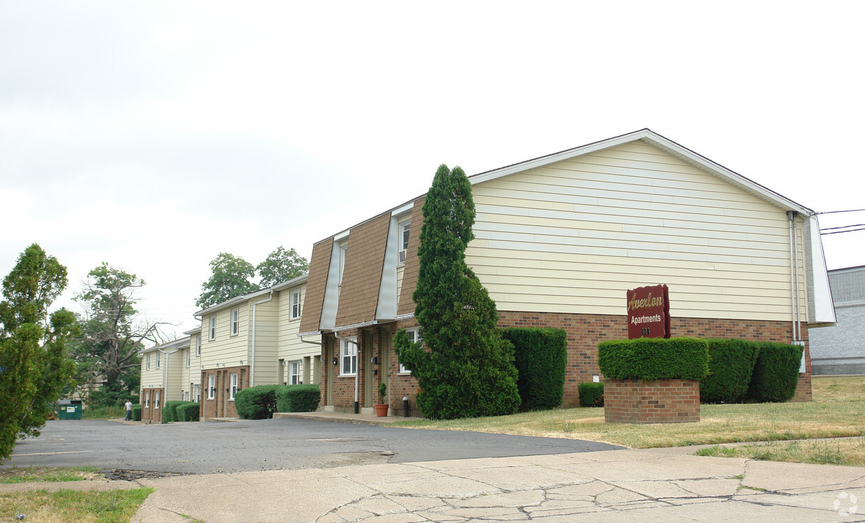 Primary Photo - Averlon Apartments