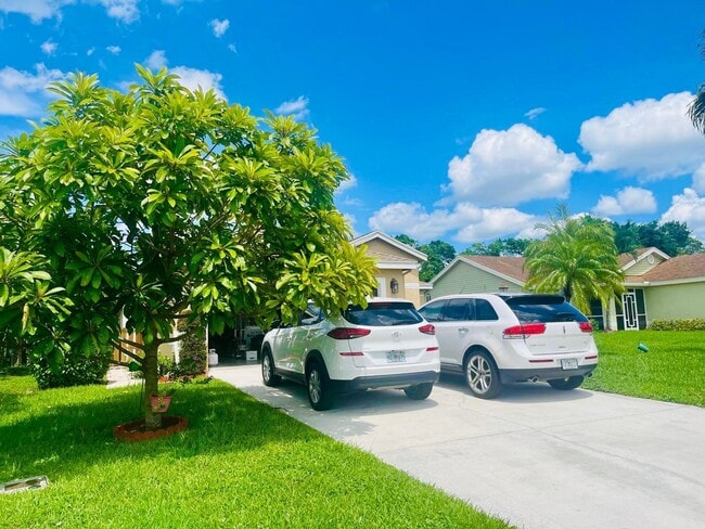 Building Photo - 6817 Barnwell Dr