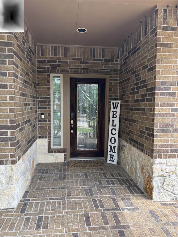Building Photo - 18842 Cove Pointe Dr
