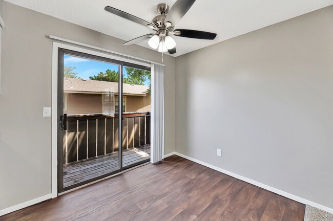 Foto del edificio - Westwood Flats Apartment Homes