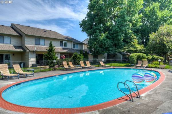 Rec Area and Pool - 555 N Hayden Bay Dr