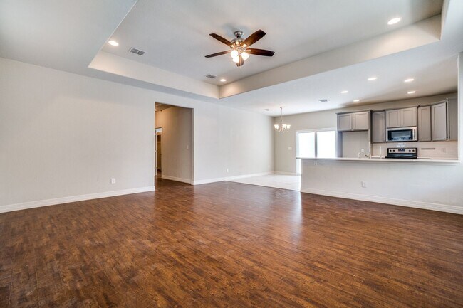 Building Photo - 3 Bedroom/2 Bath Beacon Hill Subdivision