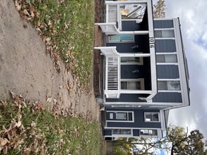 Building Photo - 1016 NE Quincy St