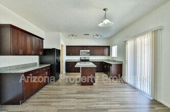 Building Photo - 13264 W Ventura St