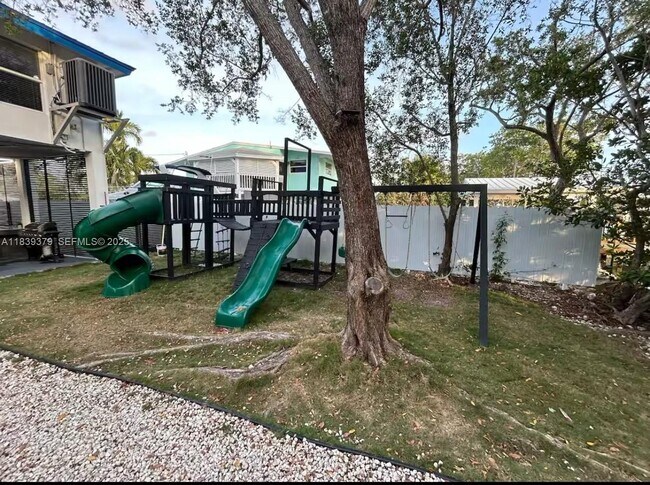 Foto del edificio - 350 Hazel St