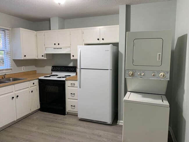 Foto del edificio - 2818 Wayland Dr