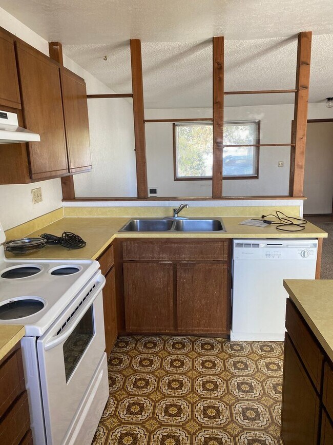 Building Photo - 2030-2040-2040 NW Friel St