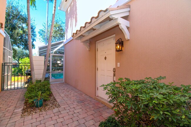 Building Photo - ** THE COVE 3-BED\2.5 BATH BEAUTIFUL FURNI...