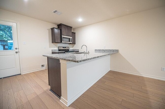 Foto del edificio - 102 E Fawn St