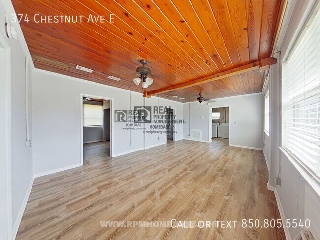 Foto del edificio - 374 Chestnut Ave E
