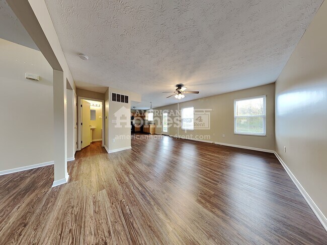 Foto del edificio - 6028 Hidden Oaks Court