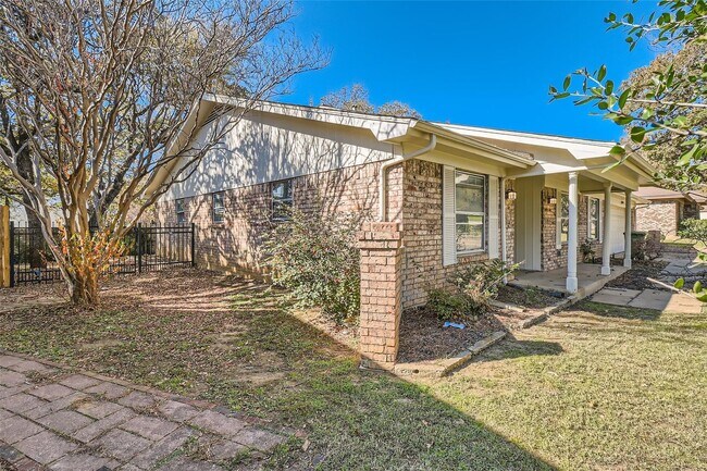 Foto del edificio - ? Modern 3-Bedroom Bedford Home with Spacious Layout ?