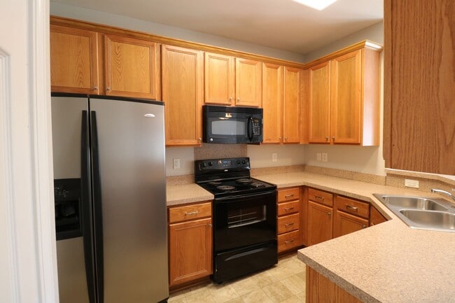 Building Photo - 5907 Hollow Wood Ct