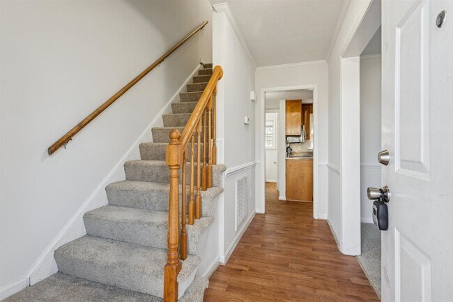 Foto del edificio - 3BR 2.5 BA Mid-Town Newport News