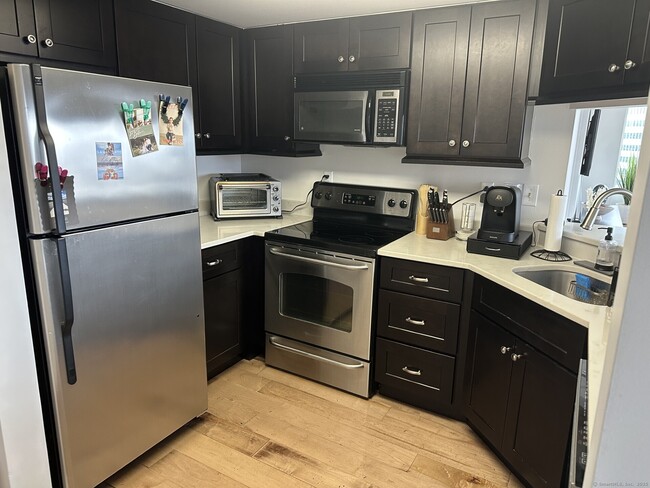 Building Photo - 127 Greyrock Pl